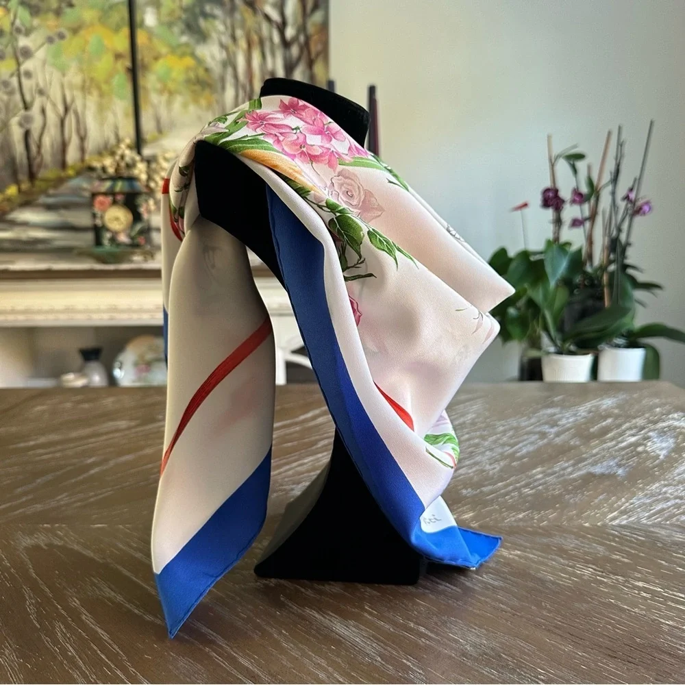 Authentic Nina Ricci Scarf - Picture 6 of 9